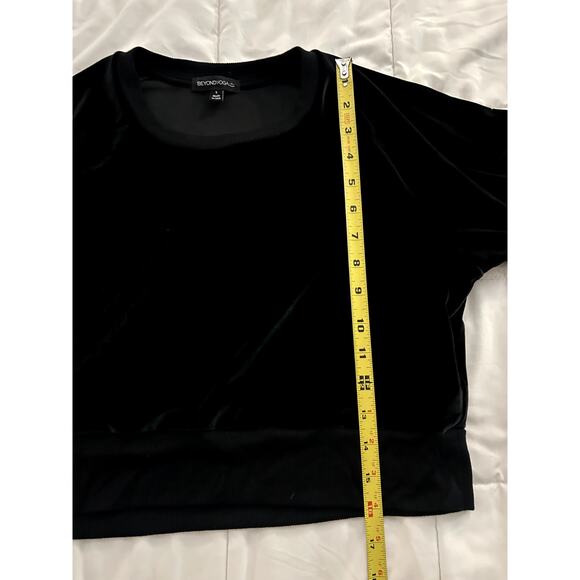 Beyond Yoga Black  Cropped Velvet Pullover Size Small - Picture 7 of 10